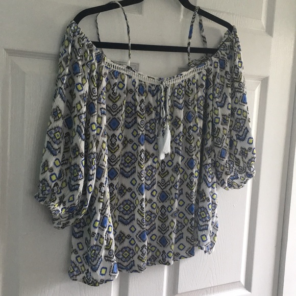 Esley Tassel Off The Shoulder Blouse - Picture 2 of 3